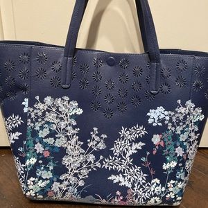 Large tote